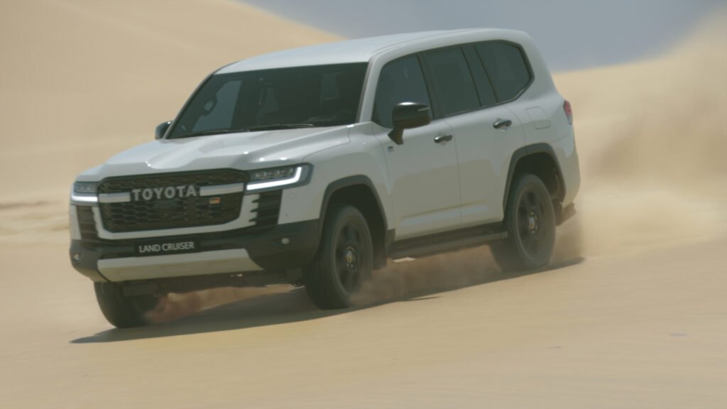 जापान में सामने आ गया 2026 Toyota Land Cruiser 300 का अपडेटेड वर्जन