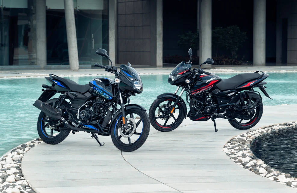 Bajaj Pulsar ने छुआ 2 करोड़ बिक्री का आंकड़ा, खुश होकर कंपनी दे रही 7300 की छूट