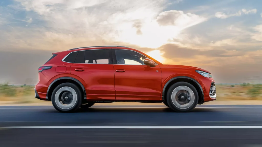 Volkswagen Tiguan R-Line SUV भारत में 14 अप्रैल को होगी लॉन्च, जानिए फीचर्स, कीमत और खूबियां