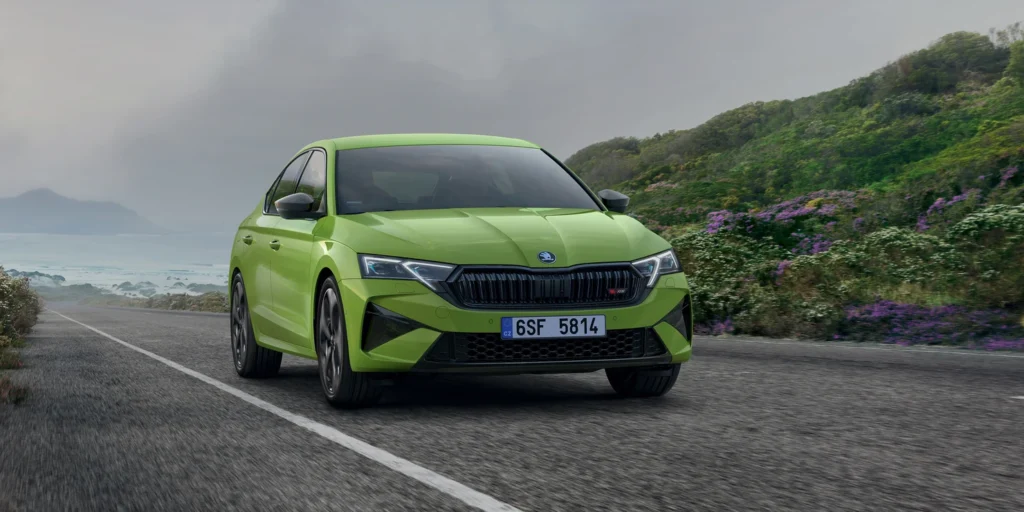 Skoda Octavia RS लॉन्च से पहले भारत में हुई स्पॉट, जानें कब होगी एंट्री