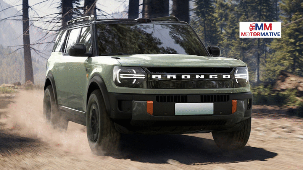 नई इलेक्ट्रिक Ford Bronco SUV जंगल के रास्ते पर तेज़ी से दौड़ती हुई।