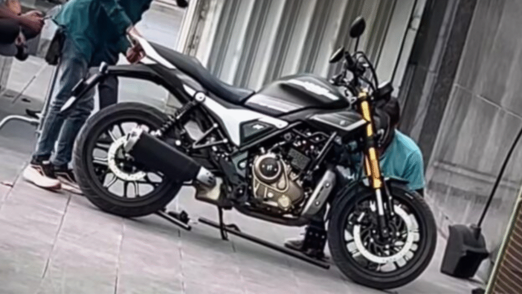 Updated Hero Mavrick 440 गोल्डन USD फोर्क्स और नए कलर स्कीम के साथ