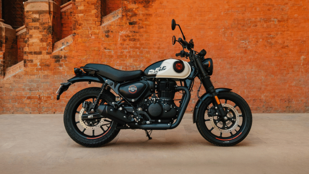 Royal Enfield sales September 2025 - रॉयल एनफील्ड ने सितंबर 2025 में 1,24,328 मोटरसाइकिल्स बेचकर बनाया नया सेल्स रिकॉर्ड