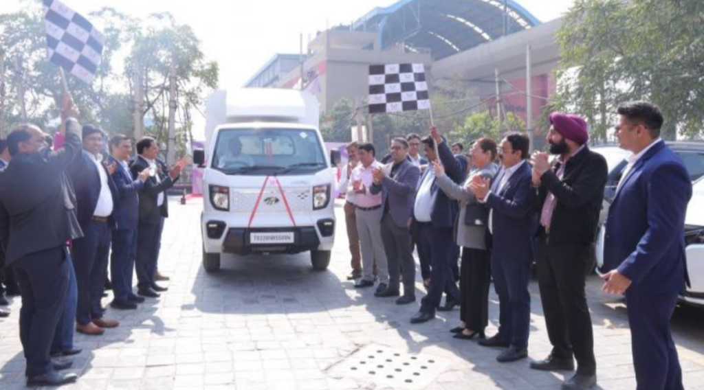 Mahindra Brings EV Servicing to Your Doorstep with New Vans in Delhi