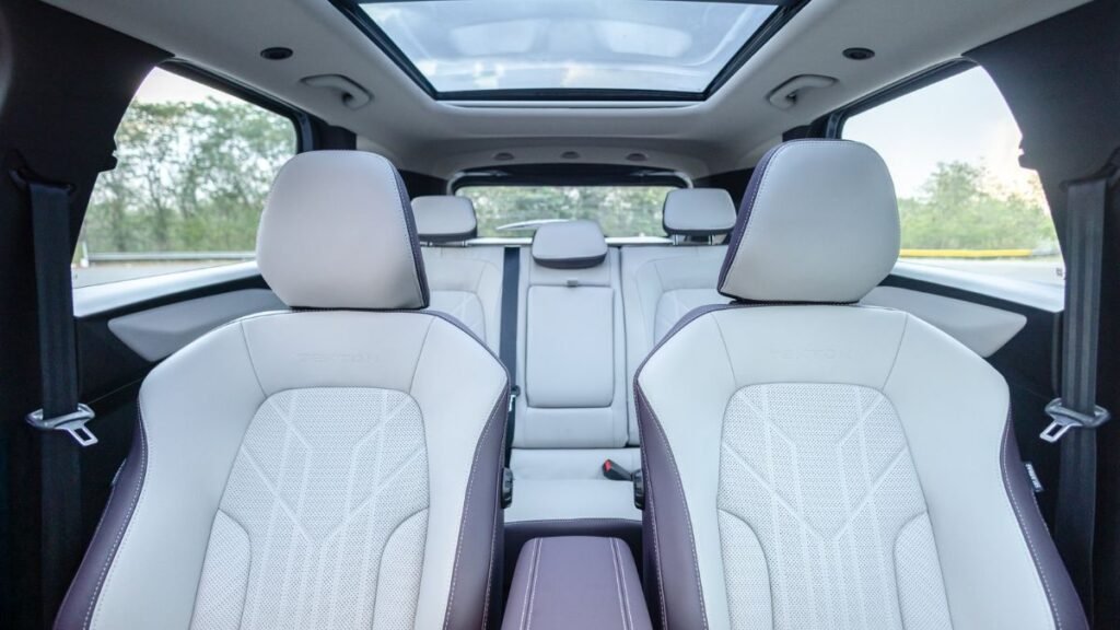 Nissan Tekton SUV Interior Design