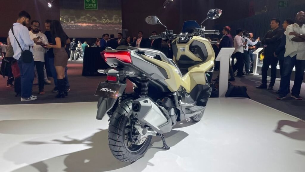 Honda ADV160 Maxi Scooter Unveiled