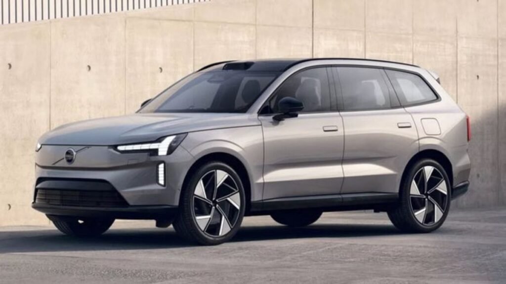 Volvo EX90 Side View