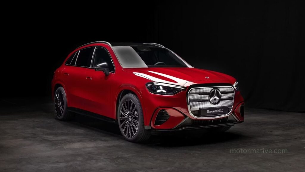 Mercedes GLC Electric front profile with illuminated grille and LED headlights