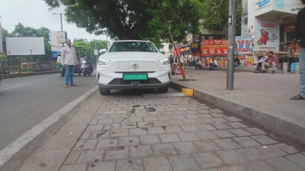 Smart Flap Parking facility on CG Road Ahmedabad